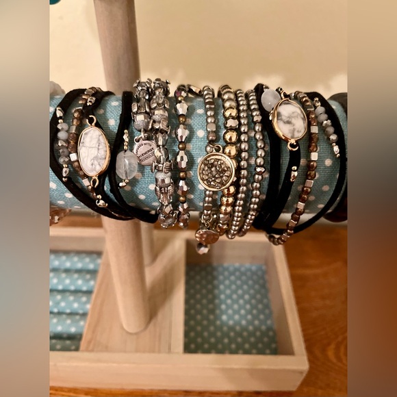 Jewelry Stand Bracelet Holder 16 Stretch Bracelets Jewelry Display Organize Sets - Picture 6 of 7